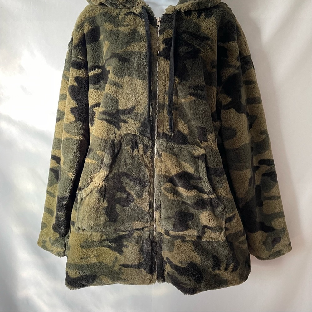Wild honey fuzzy camo jacket size L. - Picture 9 of 9